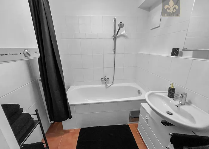 In Uni - & Lkh Naehe * גראץ